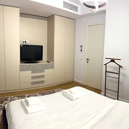 Modern W. A/c Appartement *